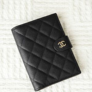 샤넬 클래식 여권지갑 캐비어