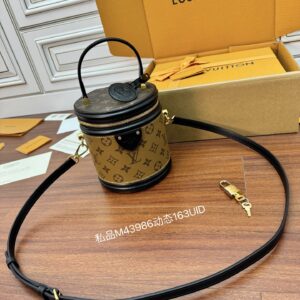 루이비통 모노그램 리버스  깐느