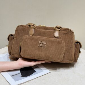 미우미우 코듀로이 숄더백