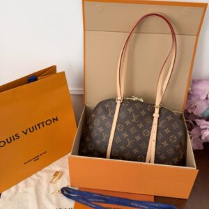 루이비통 스콰이어 이스트웨스트 모노그램