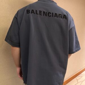 발렌시아가 26SS 페인팅 디컬러링 자수 티셔츠