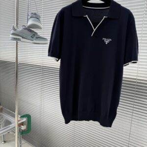 프라다 폴로니트