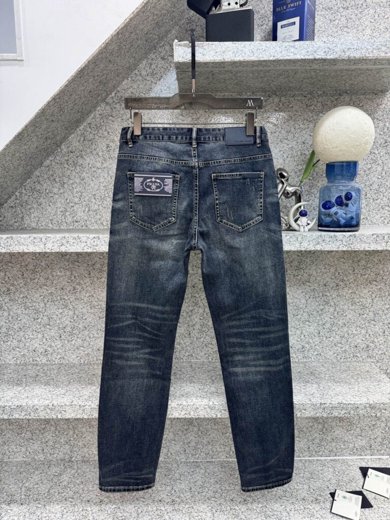 프라다 슬림 스트레이트핏 데님