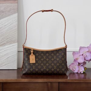 루이비통 캐리올 이스트웨스트