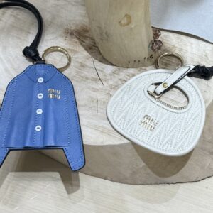 미우미우 백참 컬렉션