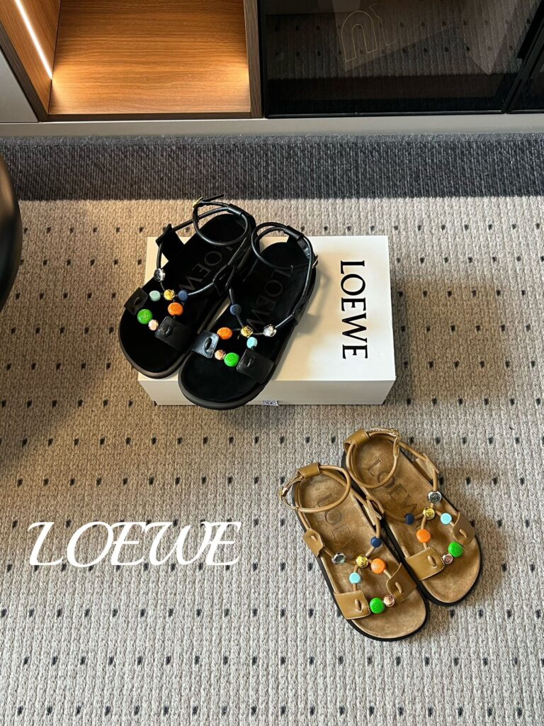 로에베 칼라버튼 플랫폼 샌들