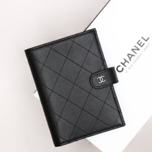 샤넬 카프스킨 여권지갑