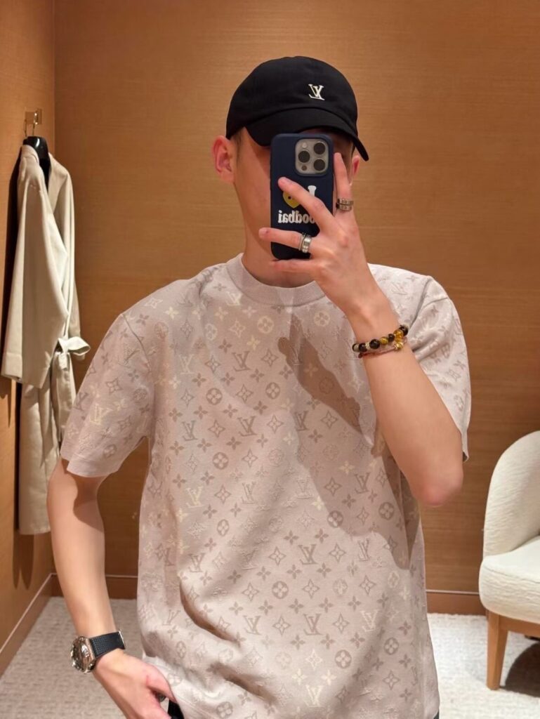 루이비통 모노그램 쇼트 슬리브드 크루넥