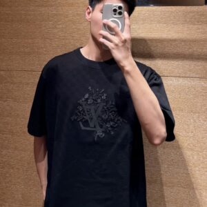 루이비통 26ss 전체 로고 패턴 티셔츠