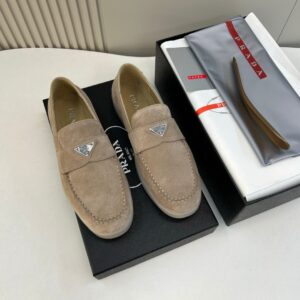 프라다 스웨이드 로퍼