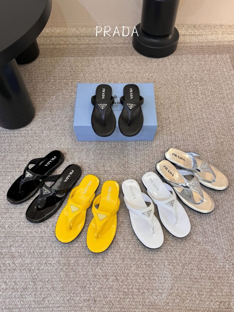 프라다 삼각로고 에나멜 플립플랍