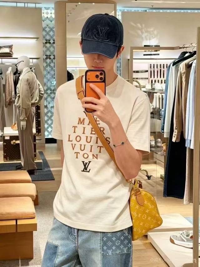 루이비통 26FW 레터링 자카드 니트 반팔 - 이미지 13