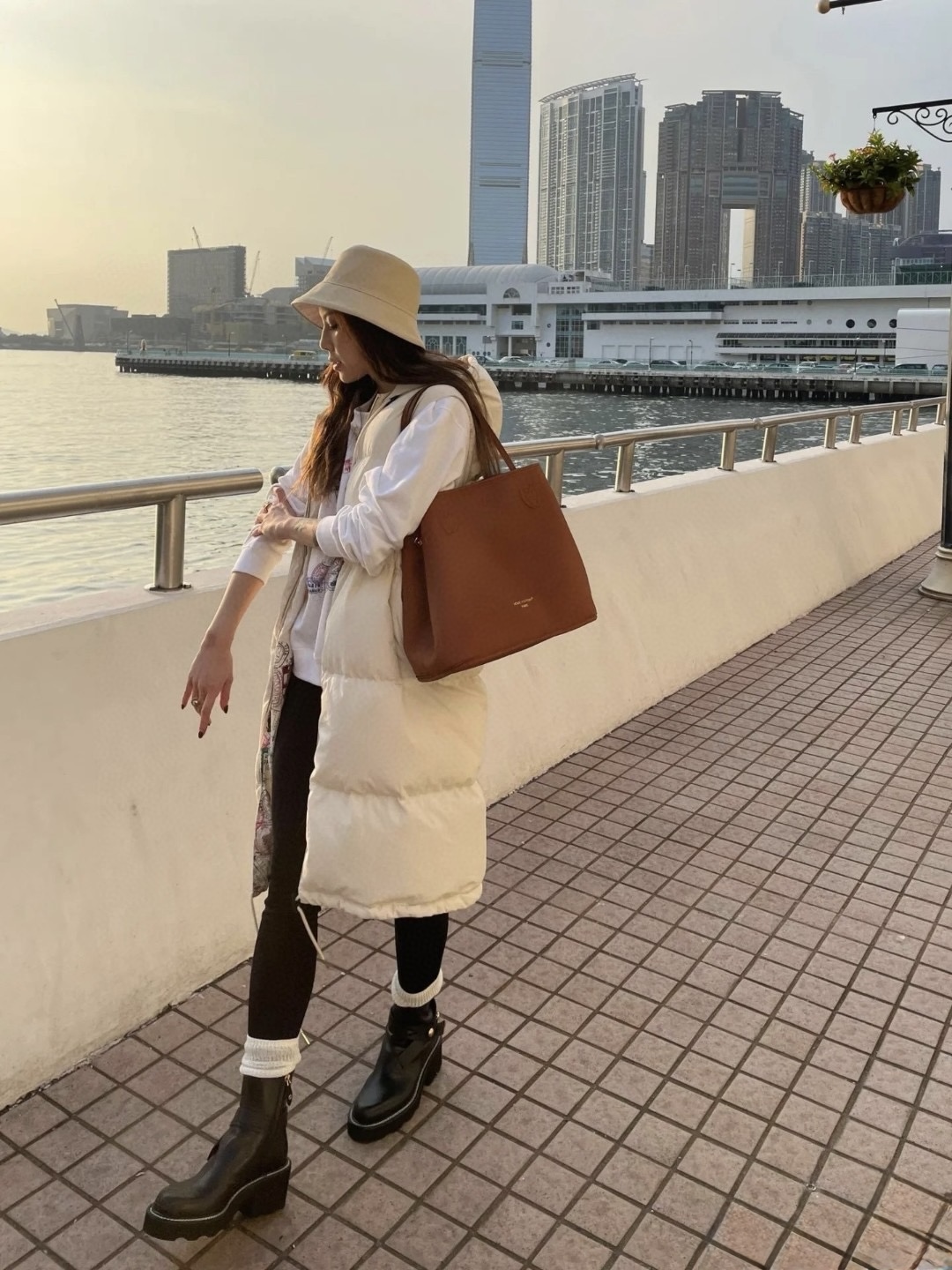 루이비통 네버풀 인사이드 아웃mm - 이미지 30