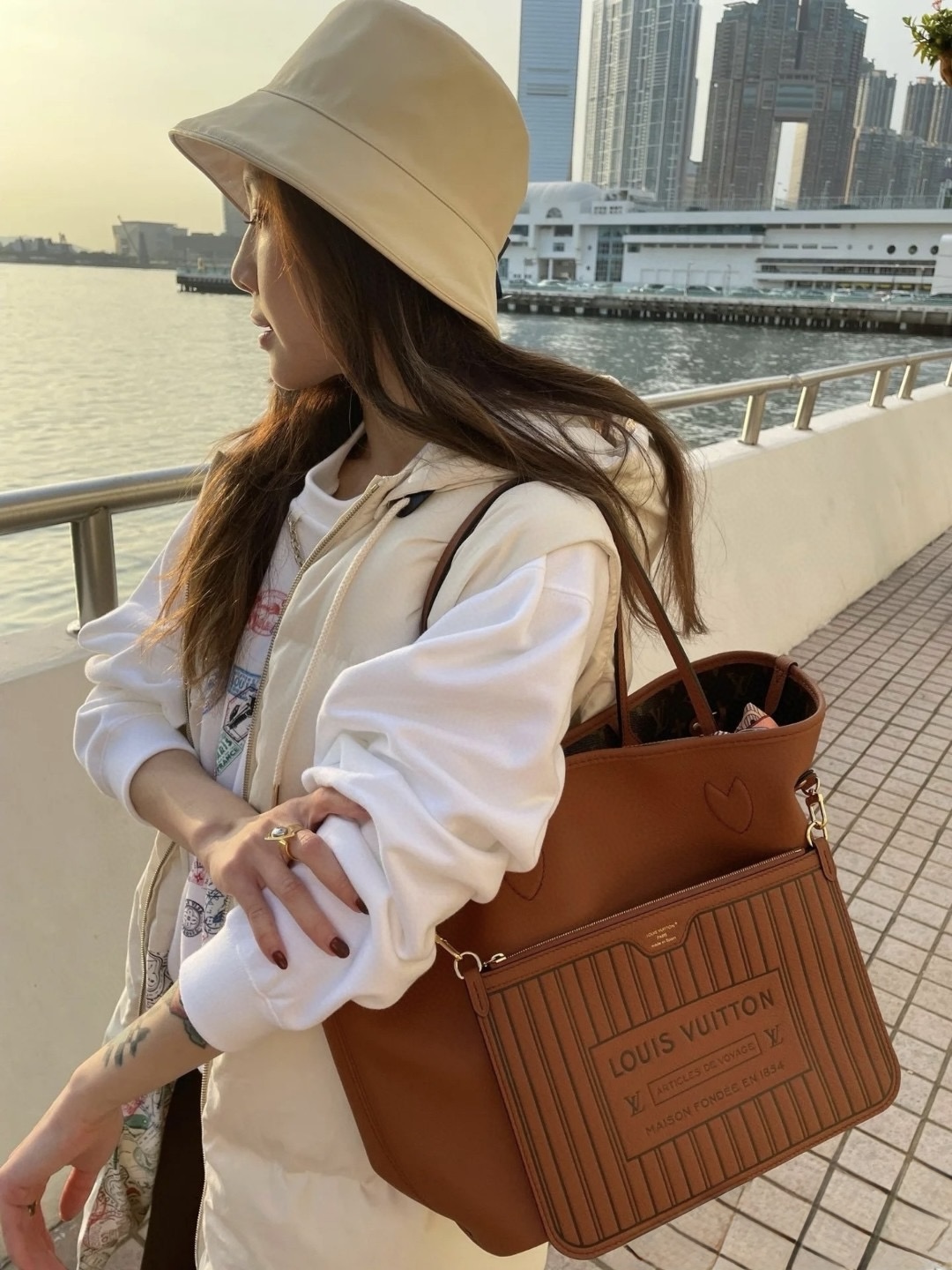 루이비통 네버풀 인사이드 아웃mm - 이미지 28