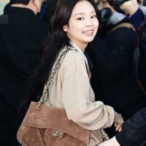 샤넬 26S 맥시 플랩백 스웨이드