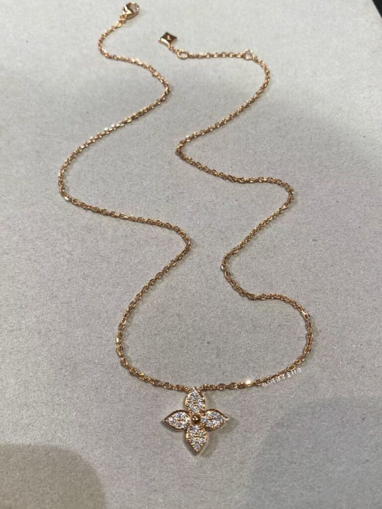 루이비통 Star Blossom 네크리스