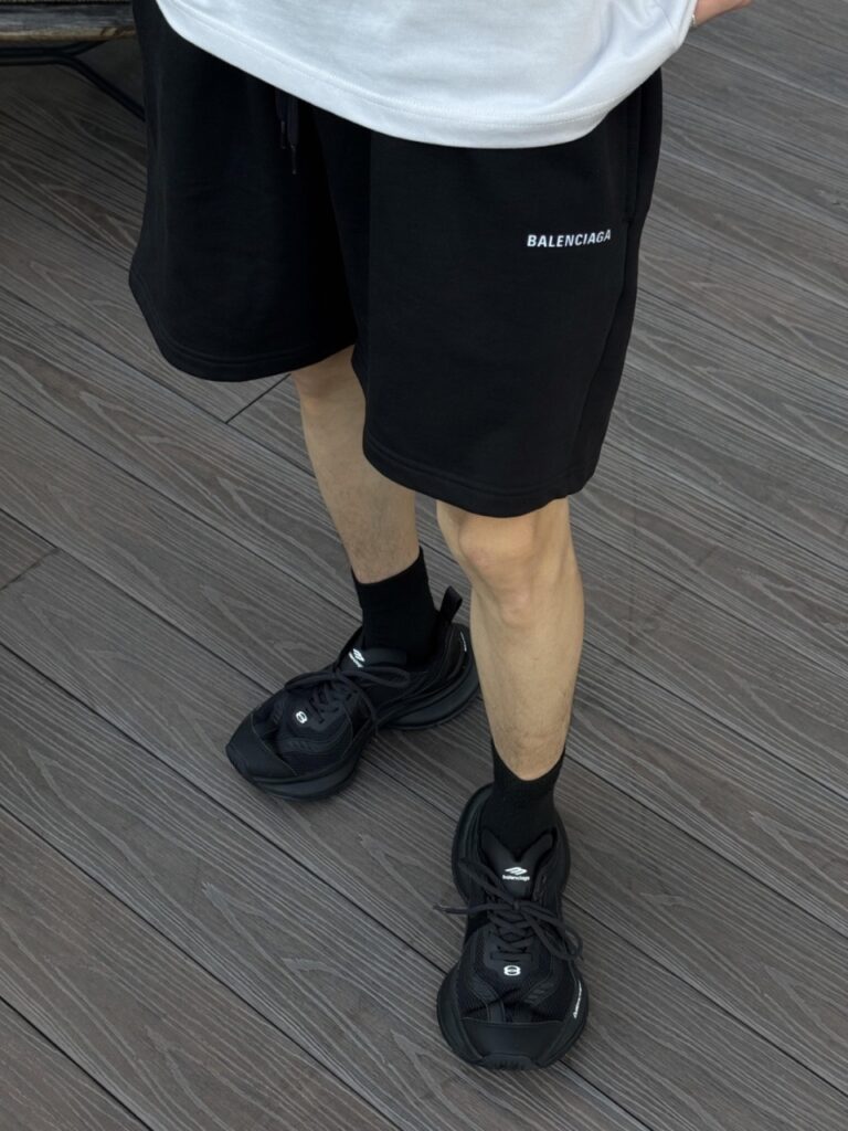 발렌시아가 로고 자수 반바지
