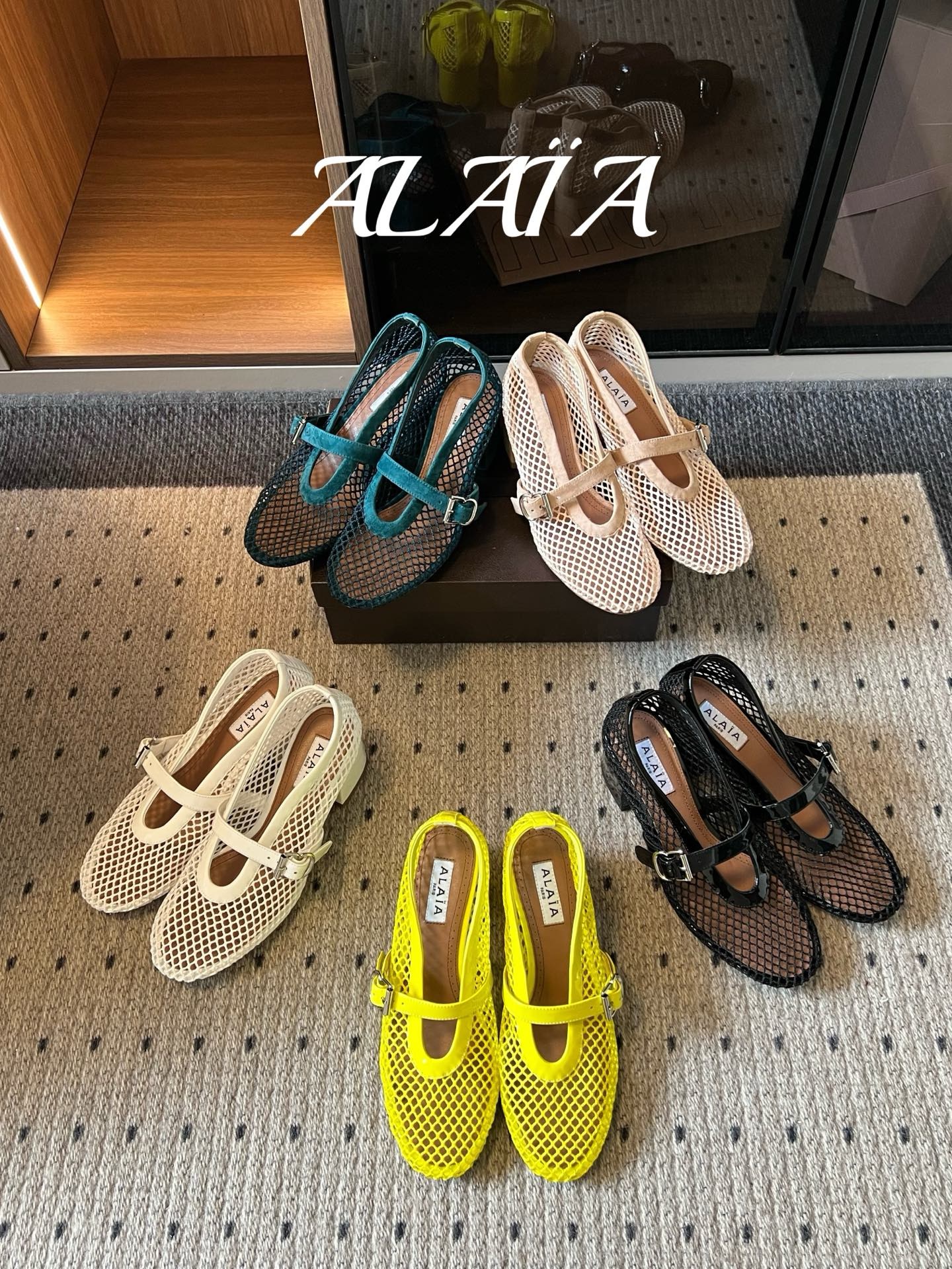 ALAÏA 26ss 메쉬펀칭 통굽 메리제인 - 이미지 3