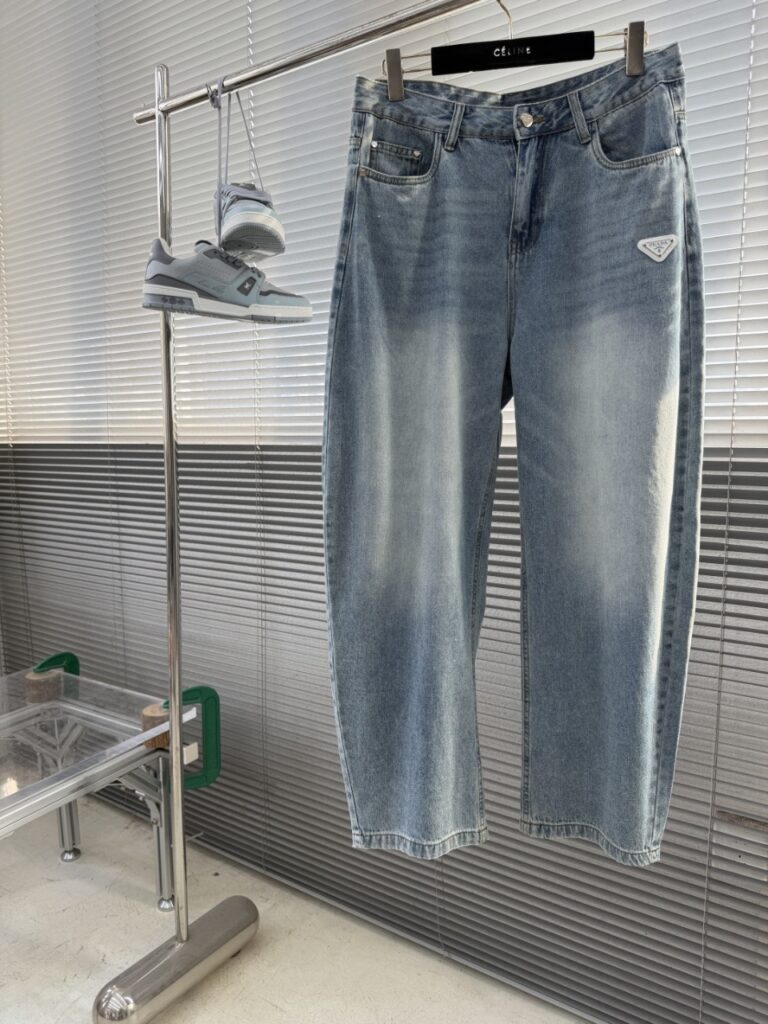 프라다 루즈핏 커브드 데님