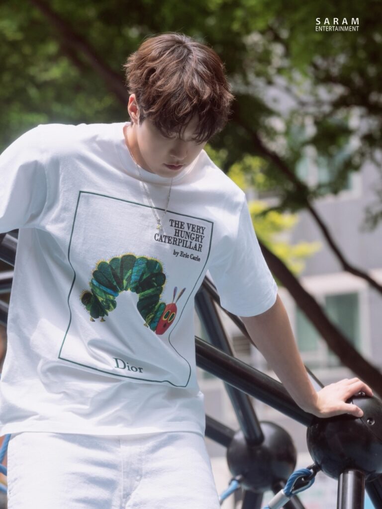디올 루즈핏 티셔츠
