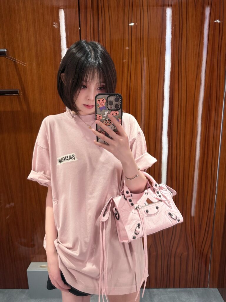 발렌시아가 레터링 핑크티셔츠