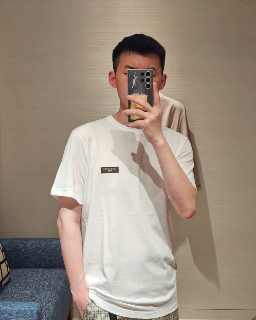루이비통 로고 티셔츠