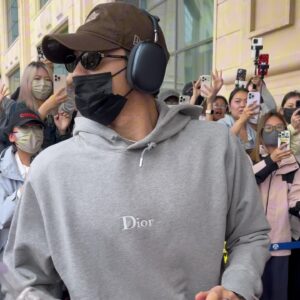 디올 가슴 로고 후드티셔츠