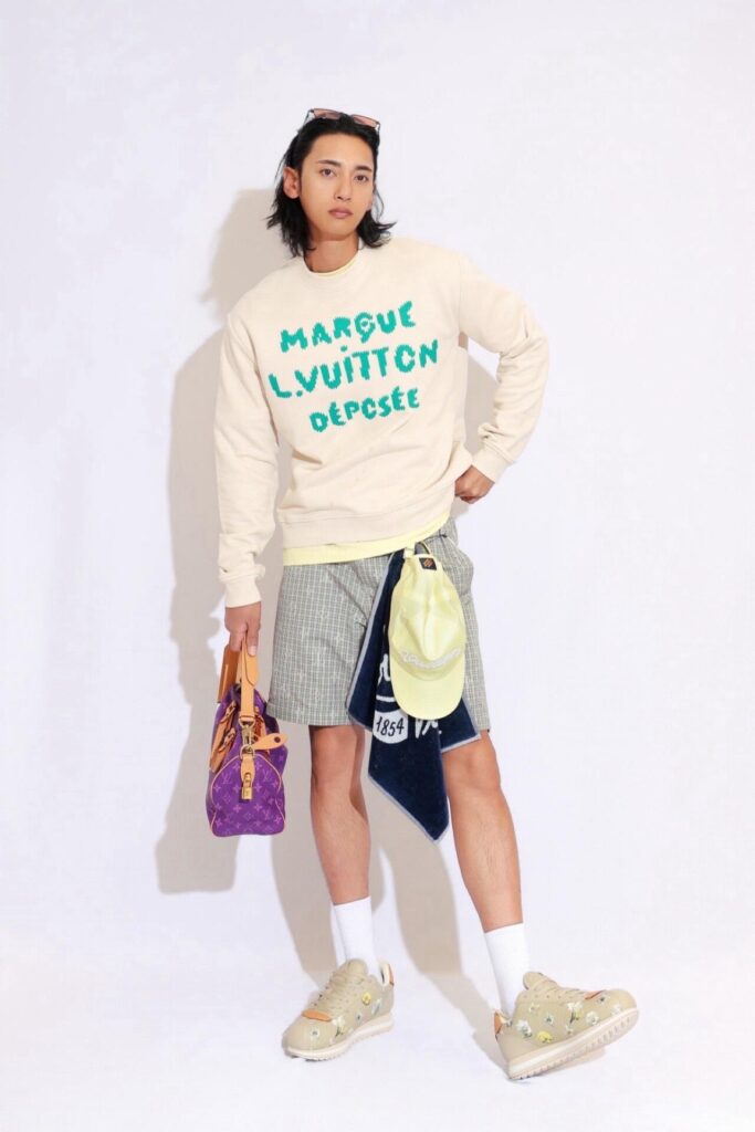 루이비통 26fw 그린 자수 맨투맨