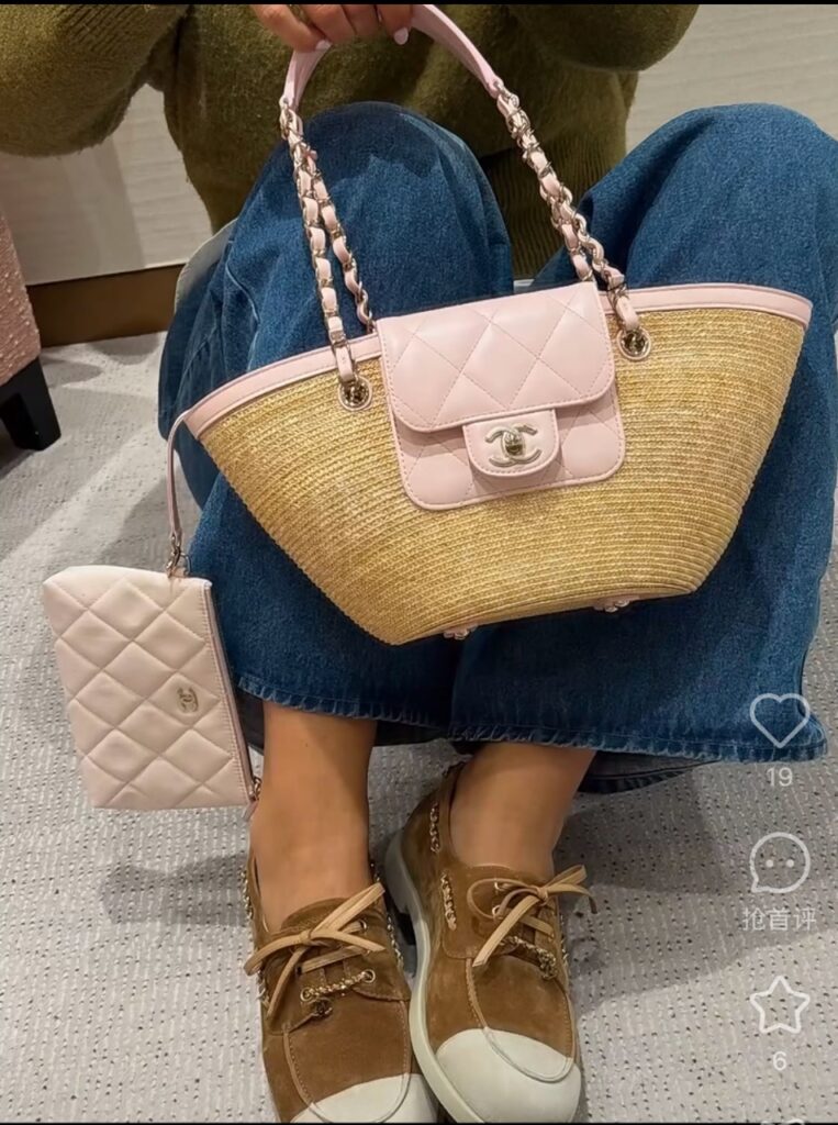 샤넬 26C 라피아 쇼핑백 스몰 핑크