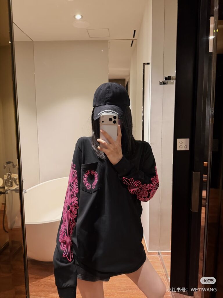 크롬하츠 핑크 레터링 소매밴딩 티셔츠
