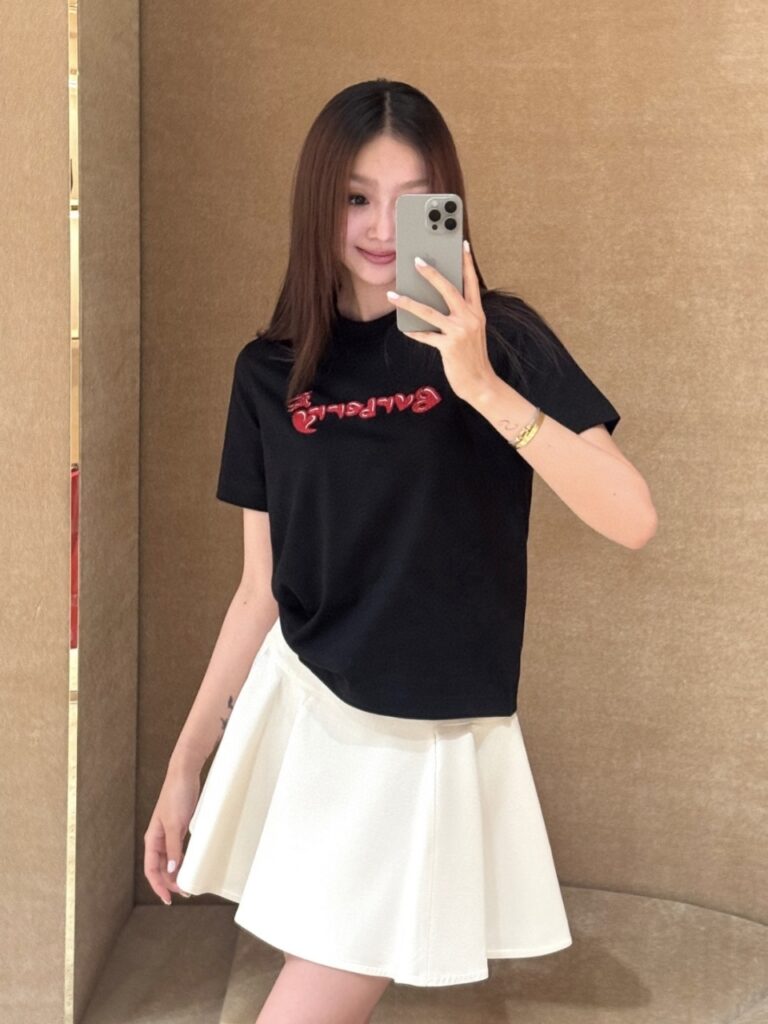 버버리 하트 레터링 티셔츠