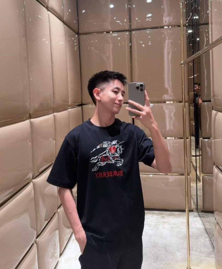 버버리 하트 기수 티셔츠