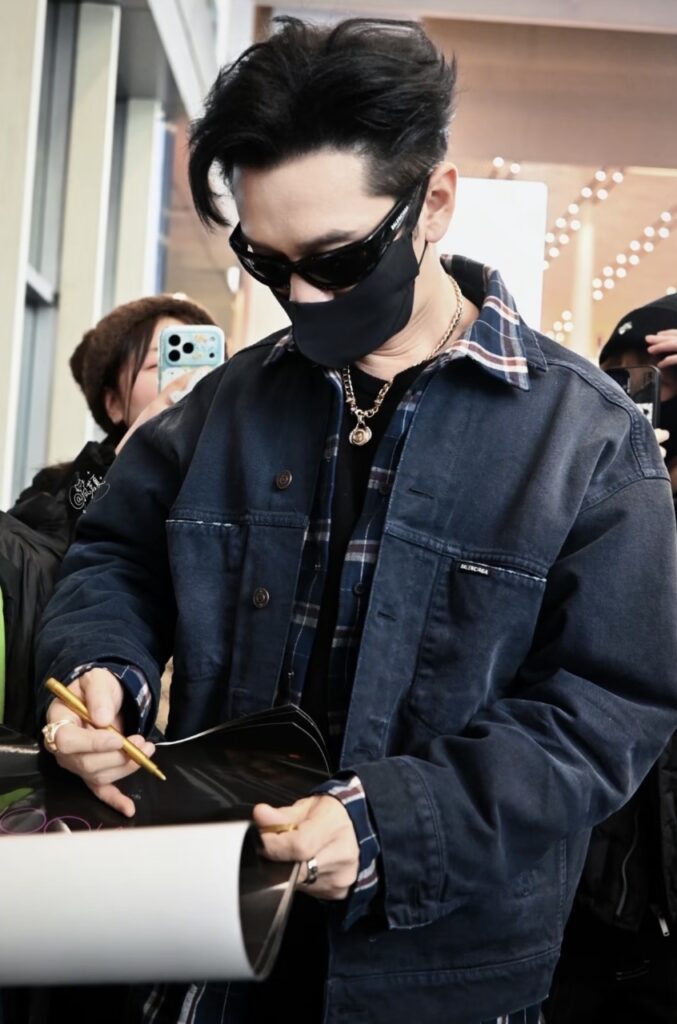 발렌시아가 레이어드링 데님자켓