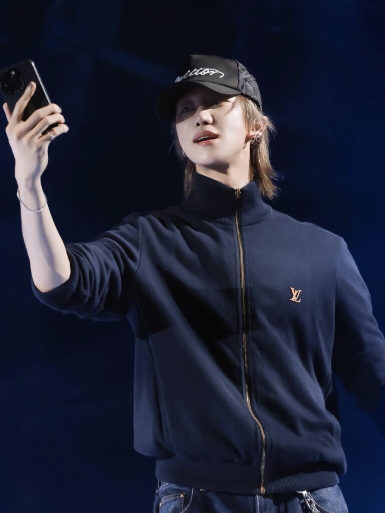 루이비통 26FW 리버서블 스웨트 자켓