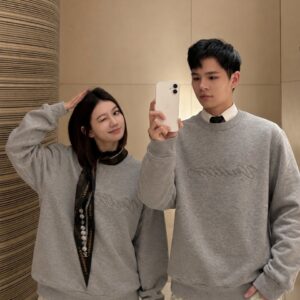 루이비통 사인 라운드 스웻셔츠