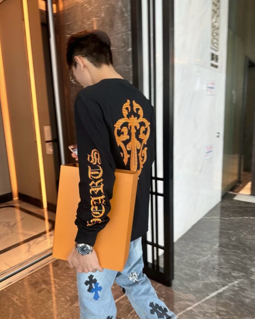 크롬하츠 오렌지 레터링 롱 슬리브