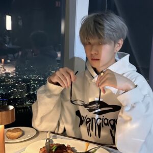 발렌시아가 리퀴드멜트 빈티지 후드 티셔츠