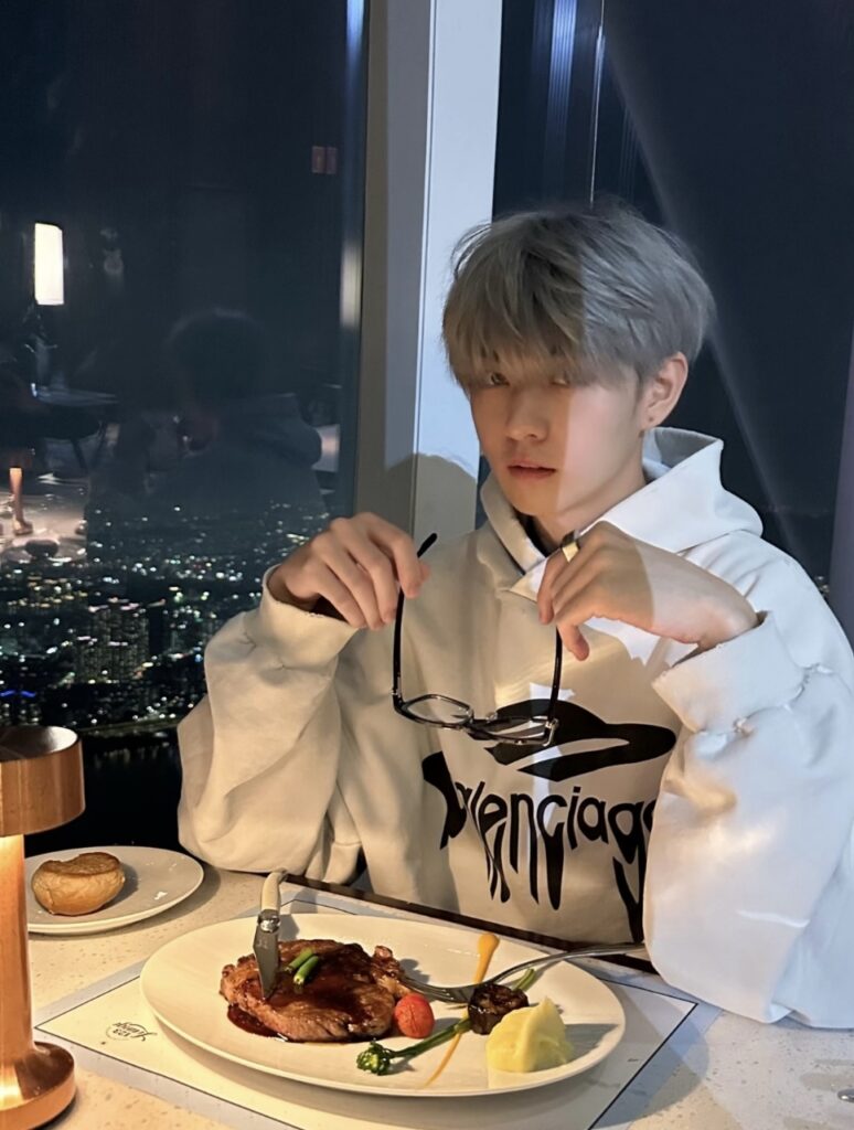 발렌시아가 리퀴드멜트 빈티지 후드 티셔츠