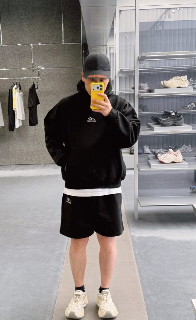 발렌시아가 반사 로고 후드 티셔츠