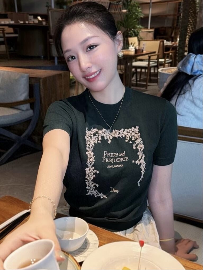 디올 슬림핏 니트 반팔