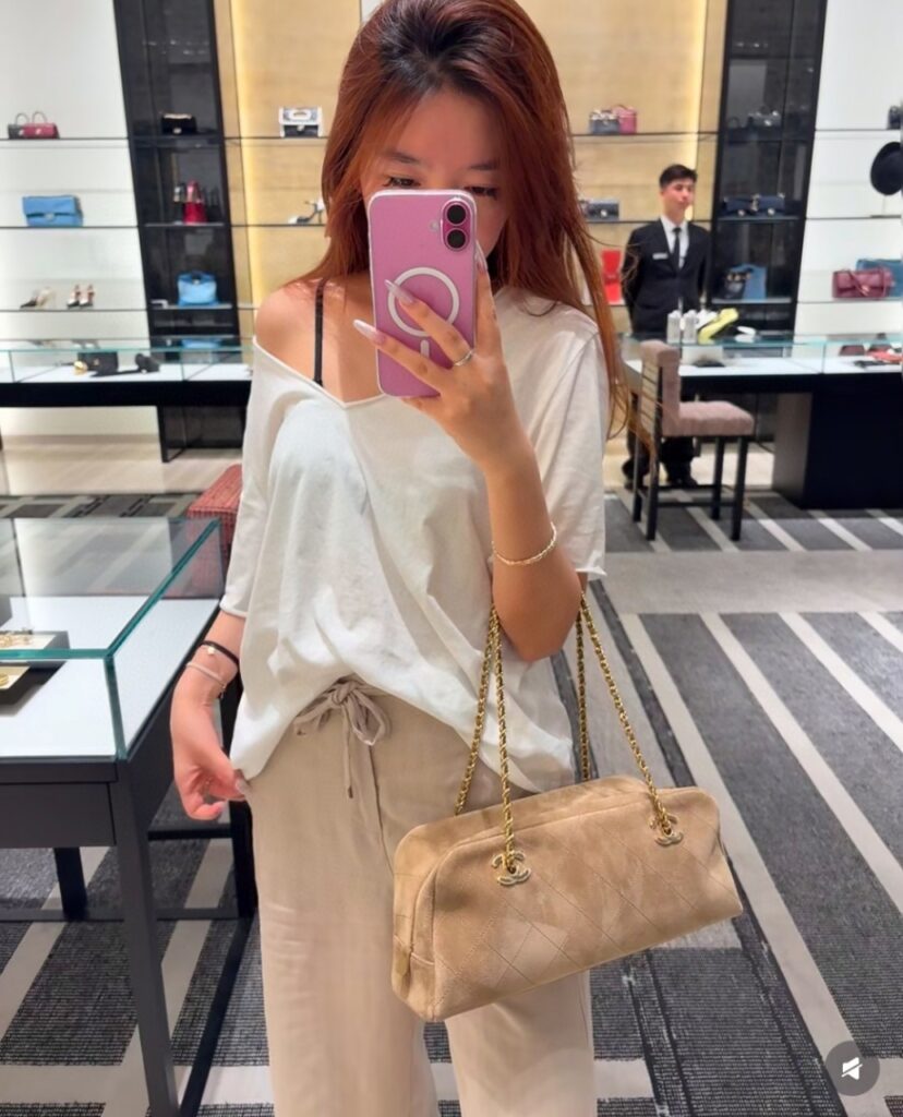 샤넬 26 스웨이드 볼링백