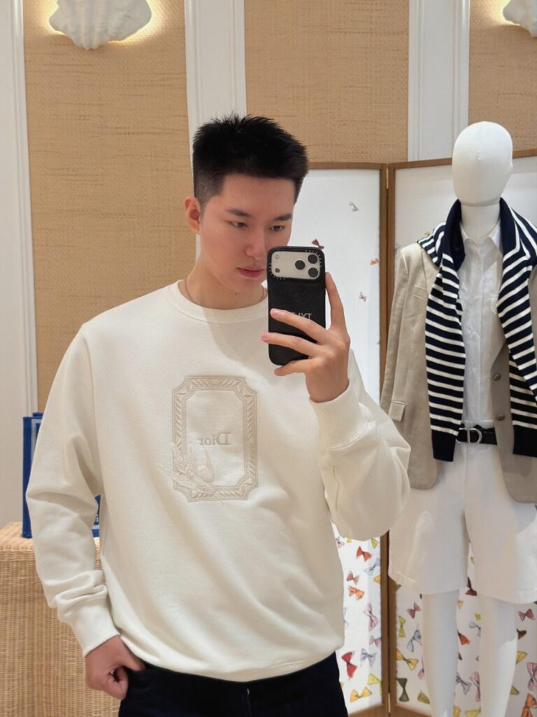 디올 허니버드 맨투맨
