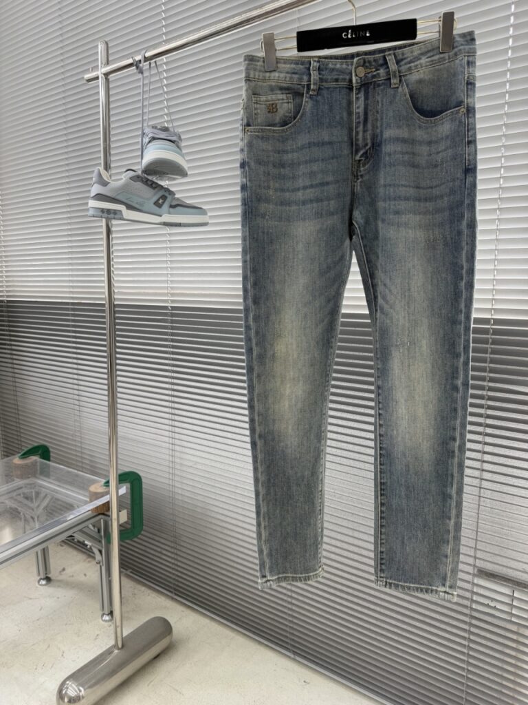 버버리 음각로고 가죽패치 데님