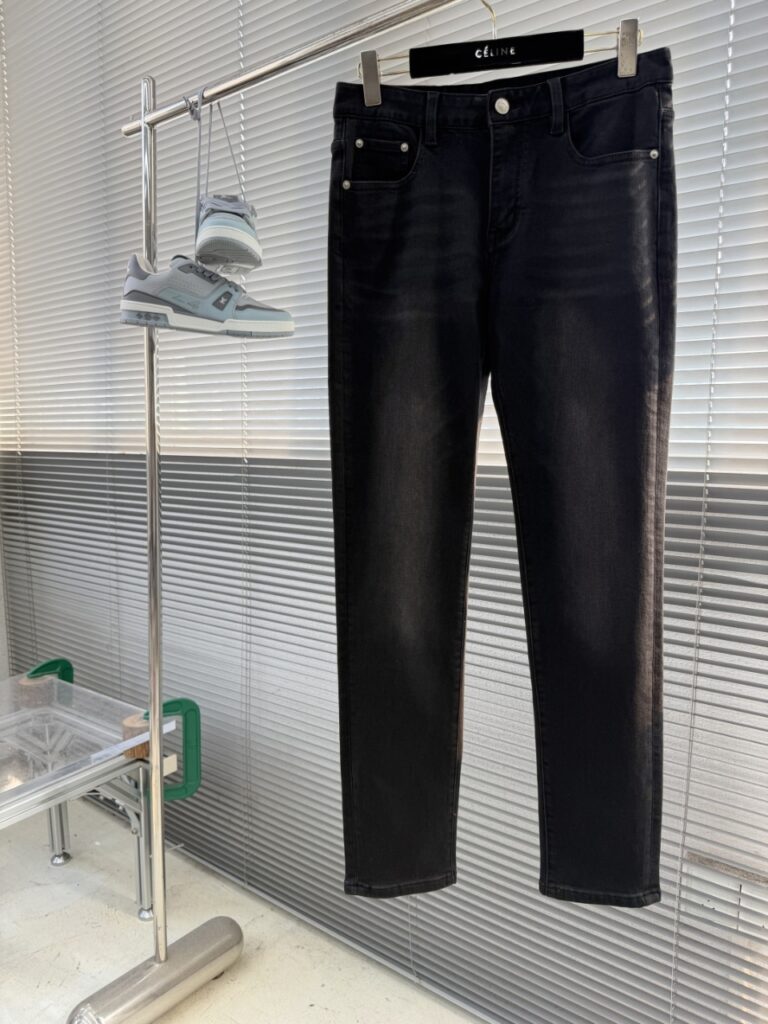 디올 슬림 핏 블랙 워싱 데님