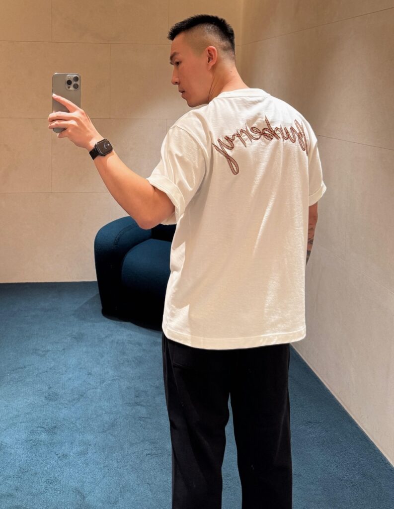 버버리 백 로고 티셔츠