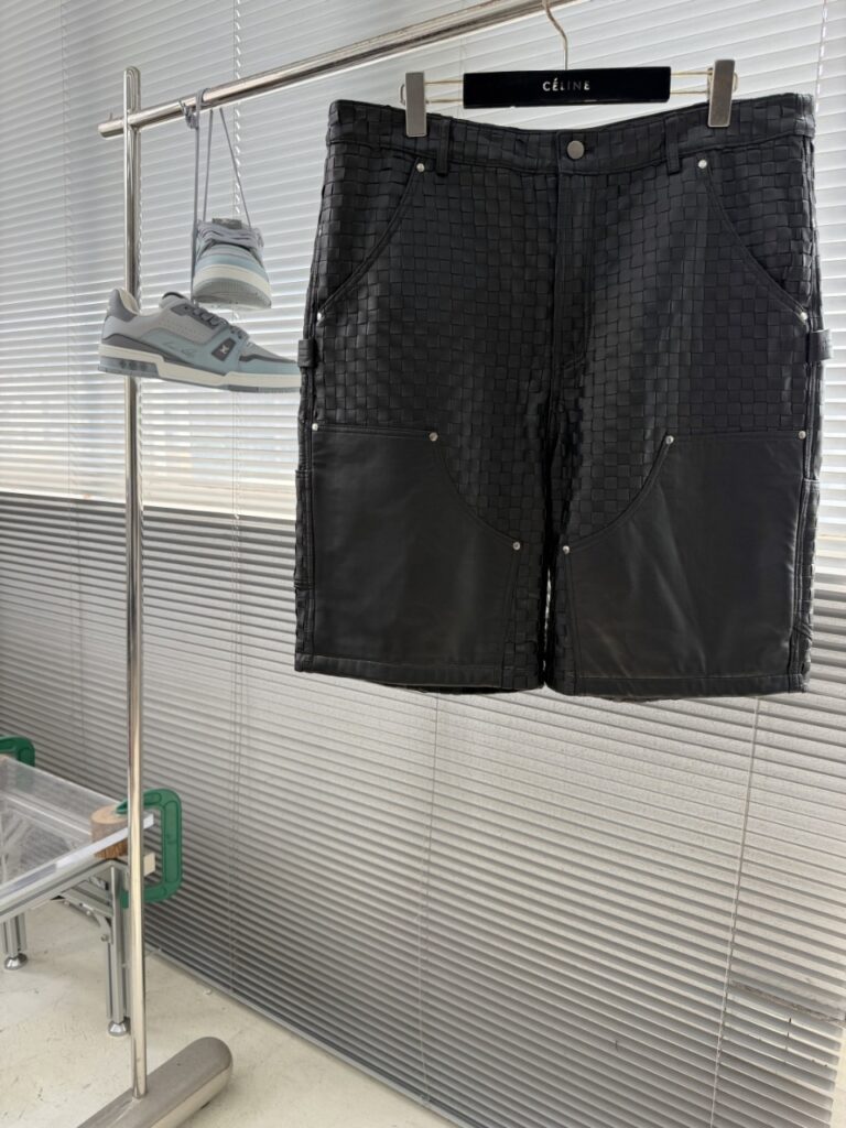보테가베네타 인트레치아토 램스킨 하프팬츠