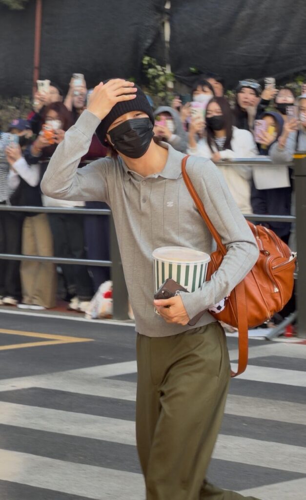 셀린느 폴로 니트 셔츠