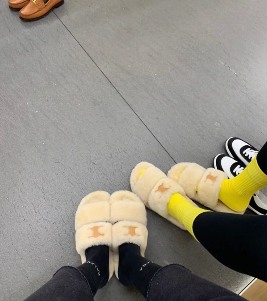 셀린느 시어링 양모 슬리퍼