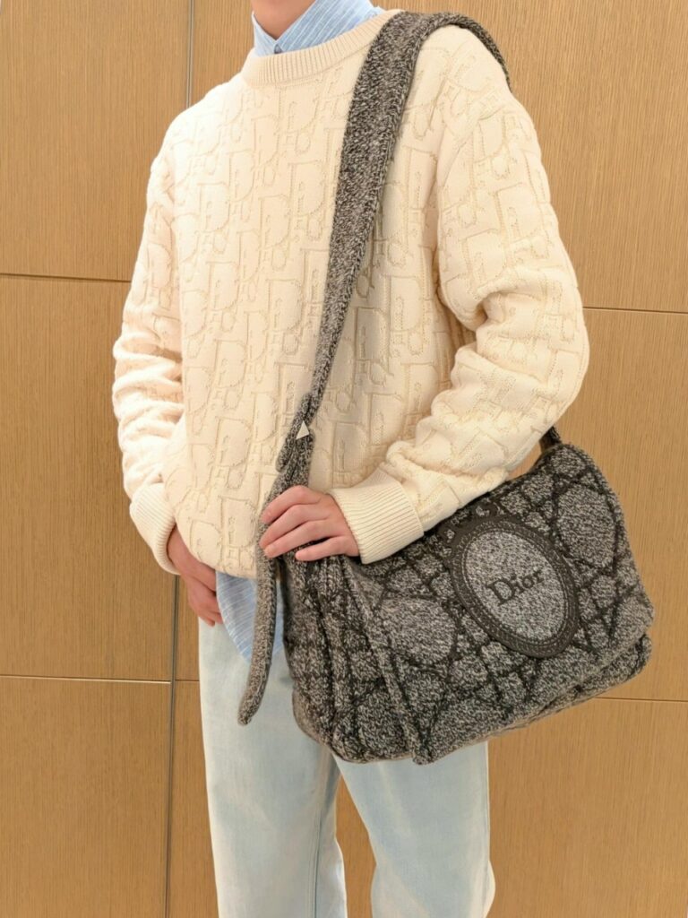 디올 오블리크 니트
