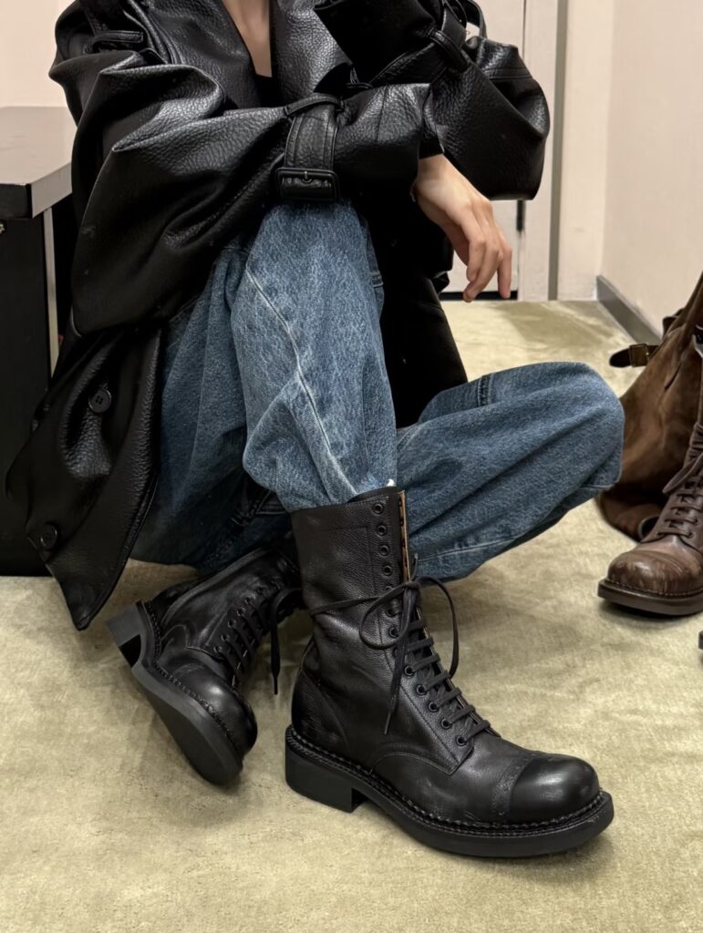 미우미우 레이스업 앵클부츠